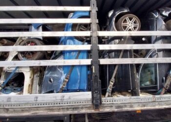 Lietuvos vilkikas sulaikytas Lenkijoje Taip vežami automobiliai tapo atliekomis pasekmės vežėjui skaudžios