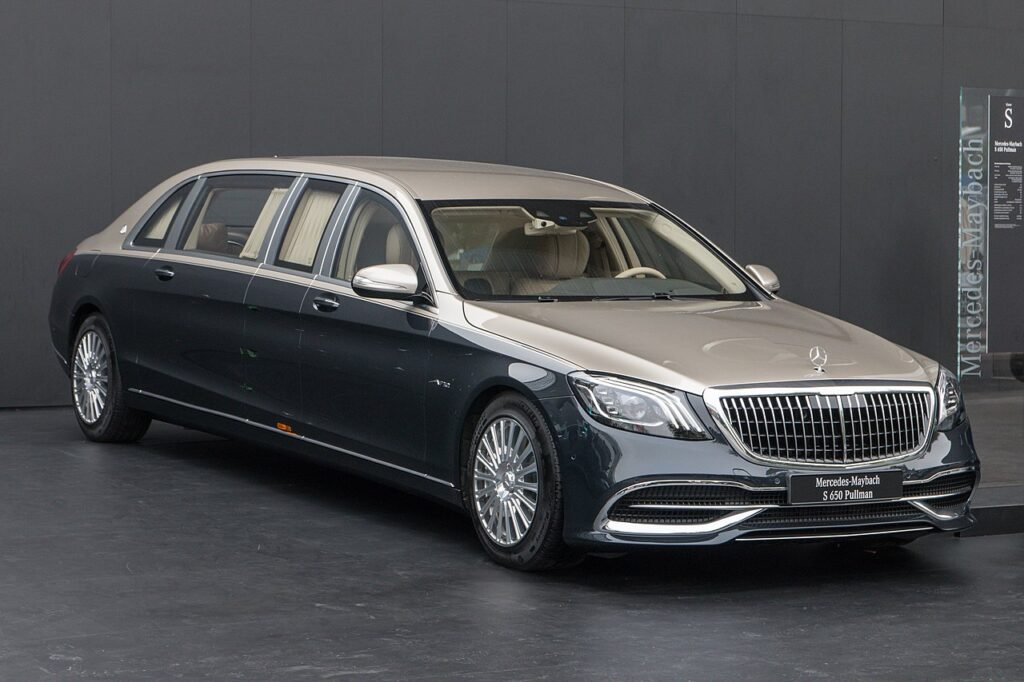Modernus Mercedes-Maybach Pullman modelis