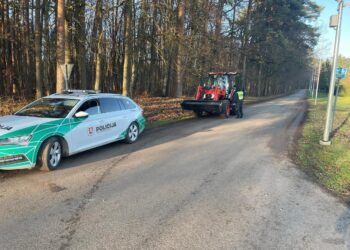 Policijos pareigūnai tikrina vairuotojų blaivumą Lietuvoje