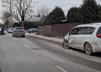 Susidūrę automobiliai Vilniuje po avarijos