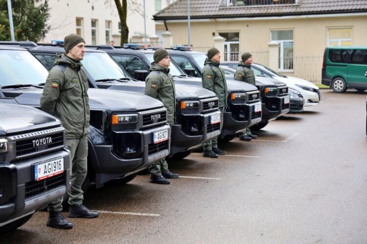 VSAT nauji patruliniai visureigiai Toyota Land Cruiser