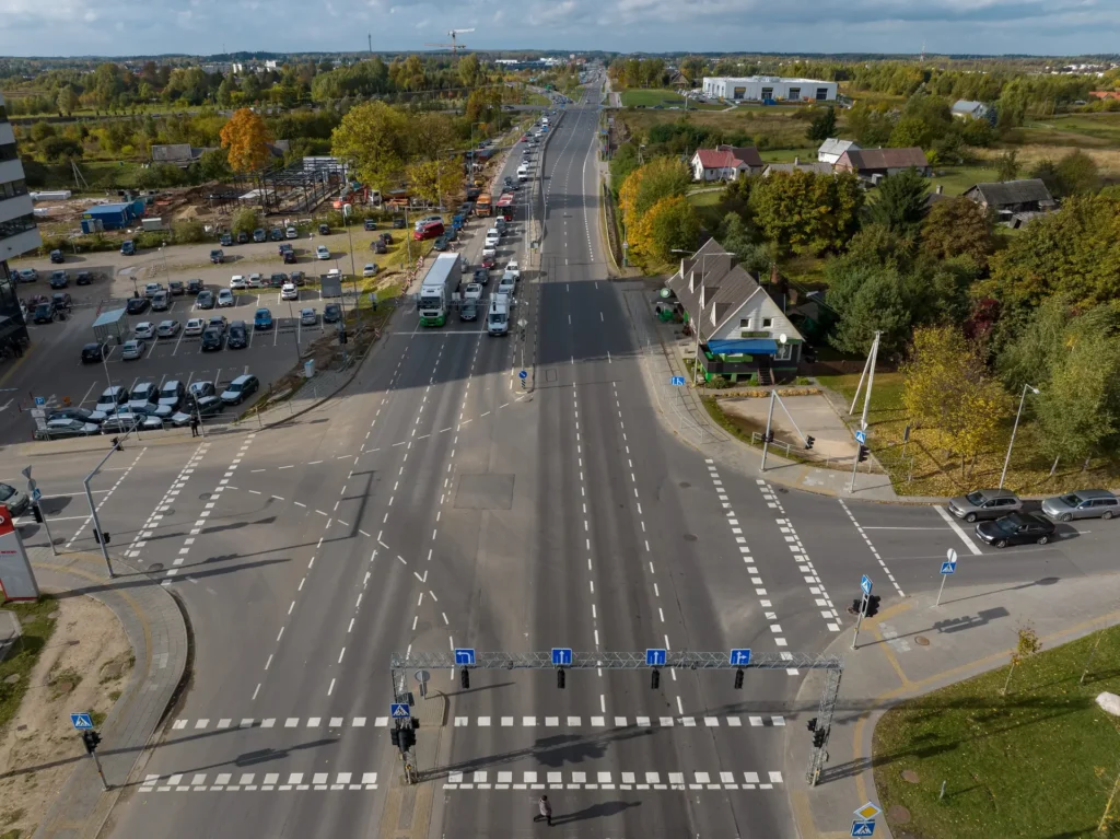 Vakarinis aplinkkelis stabdo eismą: viena juosta ir galimos spūstys 2 Vakarinio aplinkkelio ir Ukmergės gatvės sankryža A2 kelio kryptimi Ukmergės link