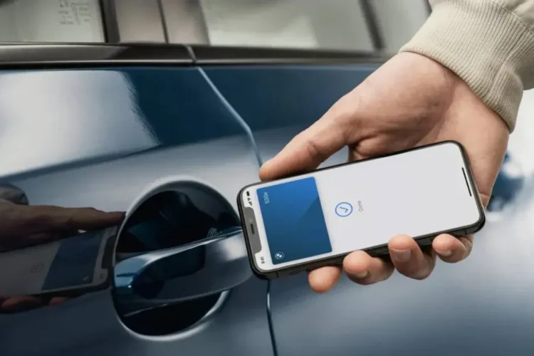 Ne visi vairuotojai tai naudoja, nors „iPhone“ jau gali atrakinti auto 1 apple automobilio raktas atrakinti automobili telefonu