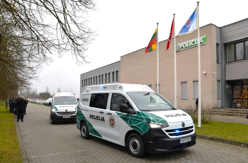 nauji tarnybiniai policijos automobiliai utenos apskrityje svytureliai
