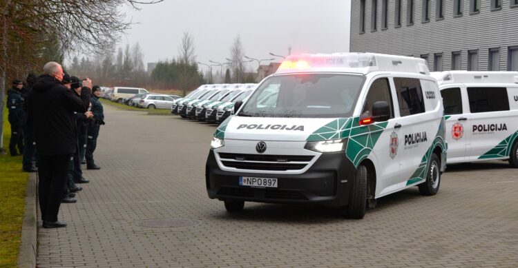 nauji tarnybiniai policijos automobiliai utenos apskrityje svytureliai