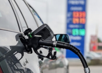 pilamas-dyzelinas-i-automobilio-baka-degalineje degalų kaina
