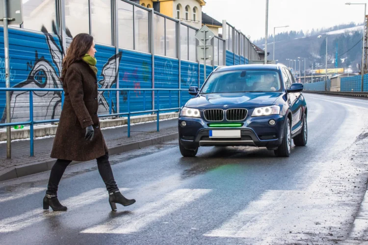 Ar naujas žalias automobilio žibintas taps privalomas? Ekspertai pateikė atsakymą 1 zalias zibintas automobilyje pesciuju pereja pescioji bmw x3