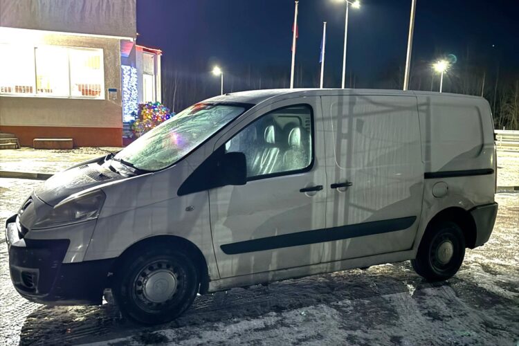 Peugeot Expert automobilis, naudotas migrantų gabenimui
