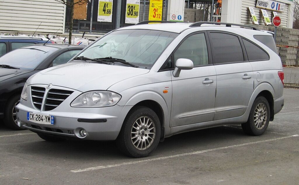 SsangYong Rodius kontroversiško dizaino automobilis