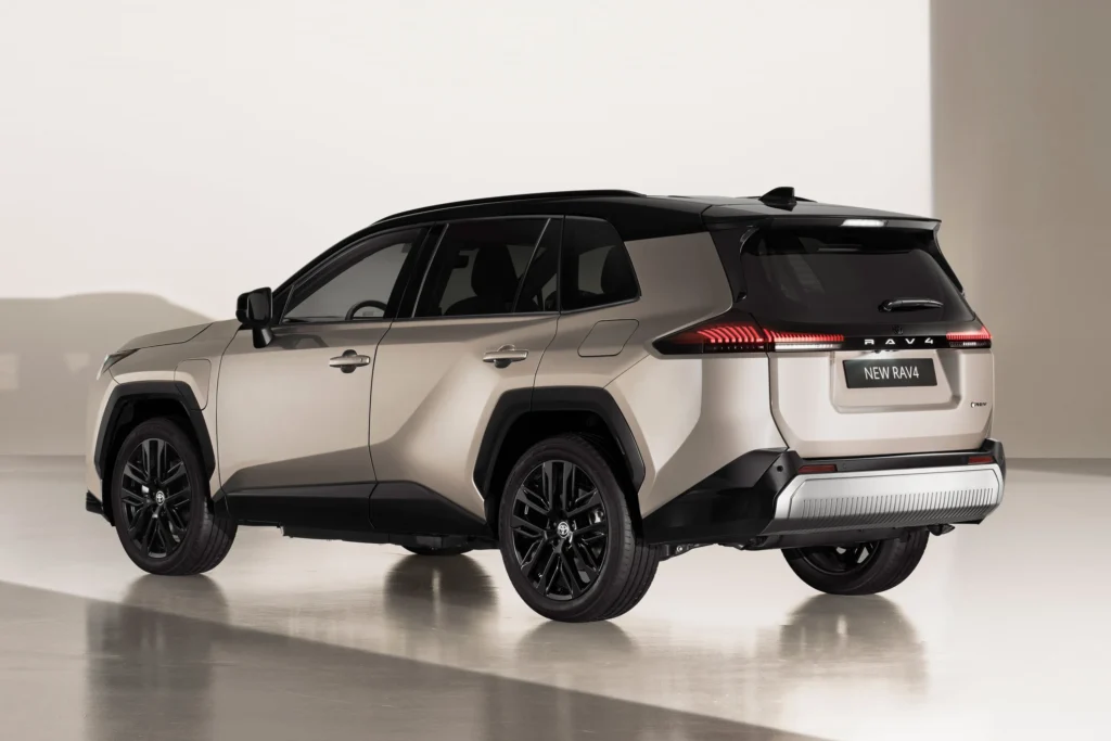 Naujas „Toyota RAV4“: kainos kyla, bet technologijų – dar daugiau 2 Toyota RAV4 2026 is galo