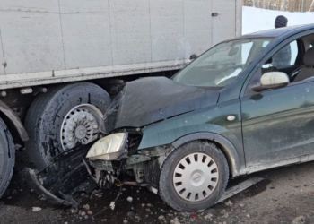 Vilkiko ir lengvųjų automobilių susidūrimas