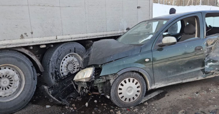 Vilkiko ir lengvųjų automobilių susidūrimas