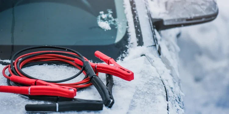 Trumpas pakrovimas ryte užveda automobilį, bet tyliai trumpina akumuliatoriaus gyvenimą 1 automobiliniai uzvedimo kabeliai laidai
