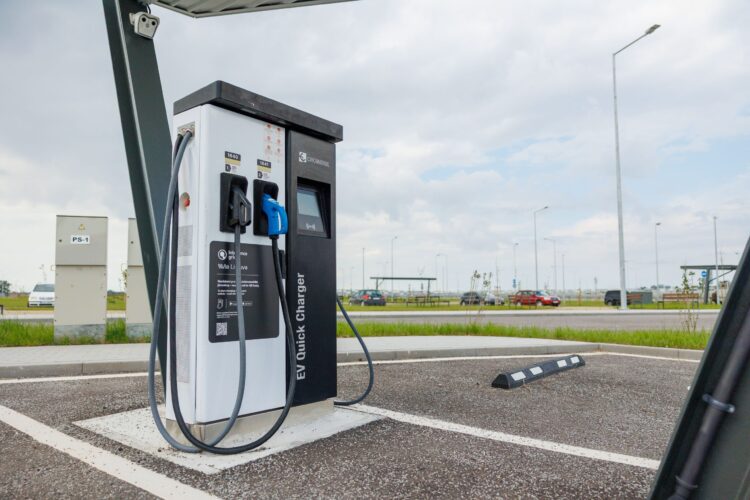 elektromobiliu ikrovimo stoteles salia valstybines reiksmes keliu