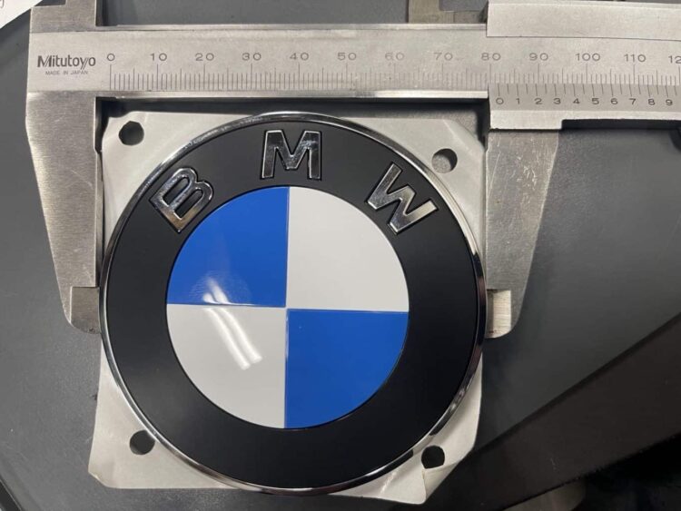 naujas bmw logotipas