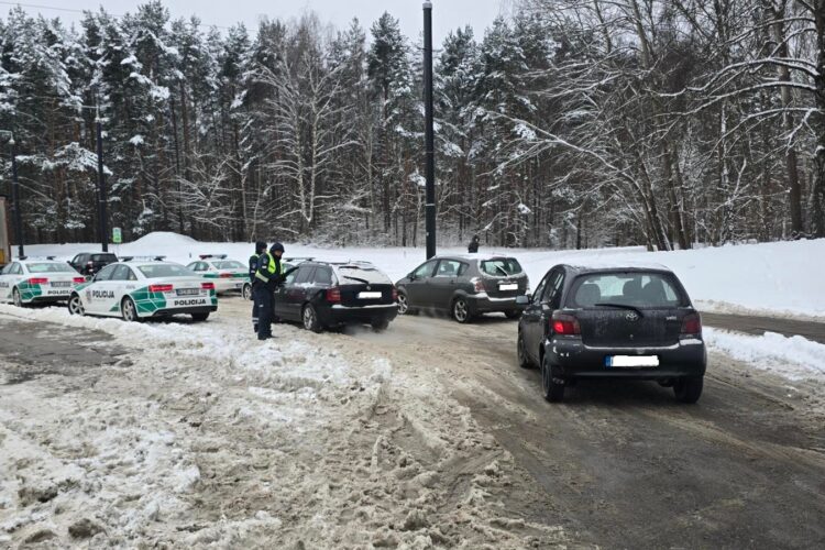 policijos pareigunu reidas ziema padangu protektoriaus gylio patikra