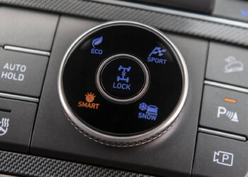 skirtingi vaziavimo rezimai eco sport smart snow sildomas vairas auto hold nusileidimas nuo kalno parktronikai