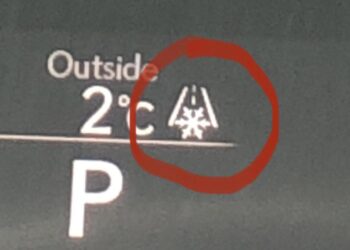 snaige ispejamoji lempute automobilio prietaisu skydelyje