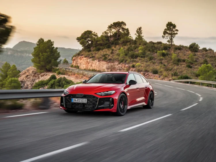 2026 Audi RS5 priekis šonas
