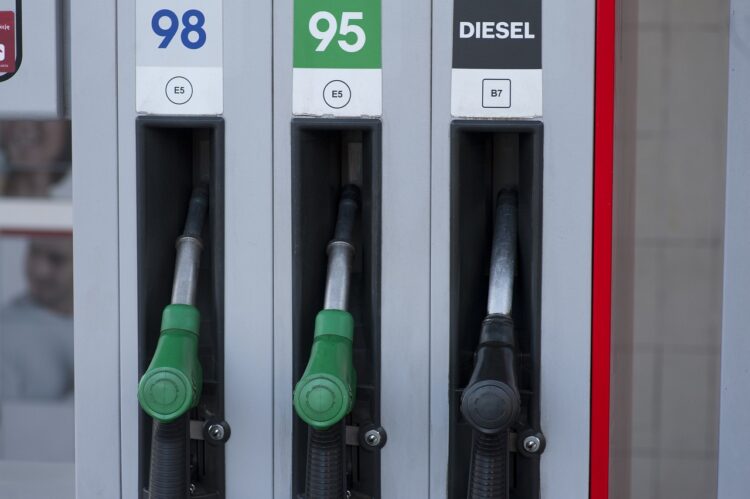 98 benzinas 95 benzinas dyzelinas degaline degalu pistoletai