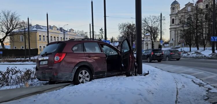 Chevrolet automobilis po avarijos Olandų žiede