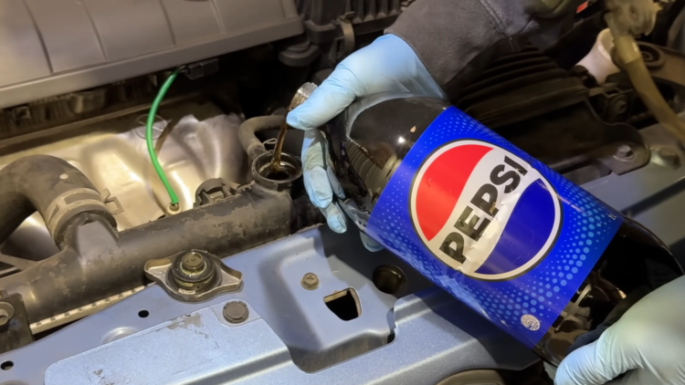Į aušinimo sistemą įpylė Pepsi vietoj aušinimo skysčio štai kas nutiko