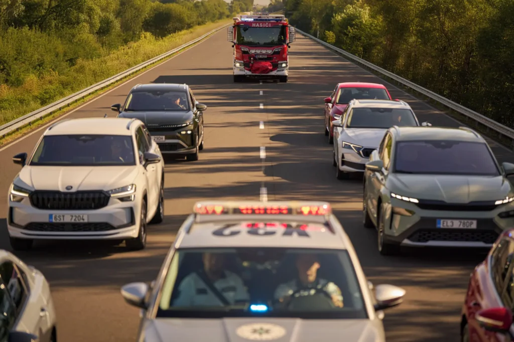 Nauja „Škoda" funkcija: automobilis praneš apie greitąją ar policiją anksčiau nei ausys 3 Nauja Škoda funkcija automobilis praneš apie greitąją ar policiją anksčiau nei ausys 3