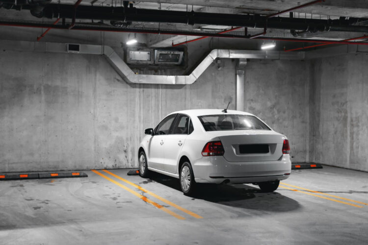 Požeminė automobilių stovėjimo aikštelė prekybos centre