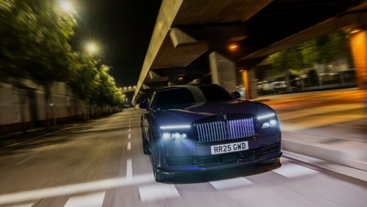 Sumokėjo 460 tūkst. eurų už „Rolls-Royce“ – po 4 mėnesių automobilis sustojo 1 Rolls-Royce Spectre Black Badge
