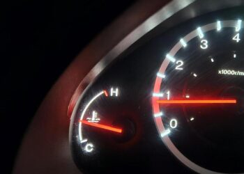 automobilio prietaisu skydelis ausinimo skyscio temperatura