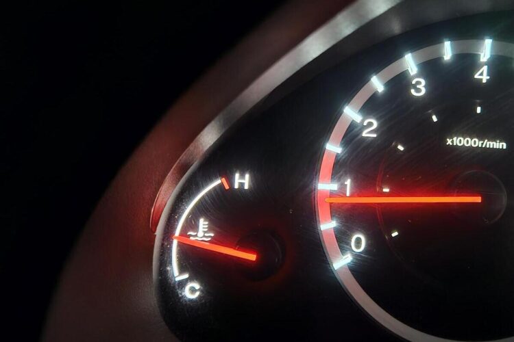 automobilio prietaisu skydelis ausinimo skyscio temperatura