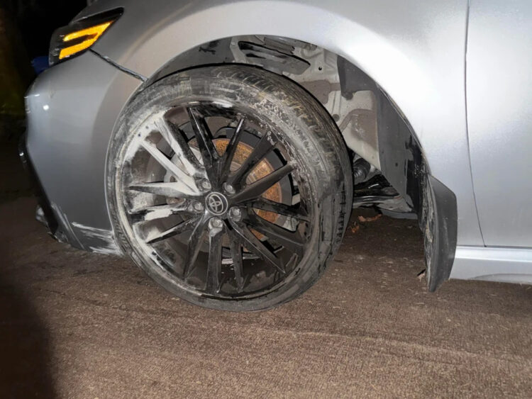 automobilis po eismo ivykio apgadinta transporto priemone toyota