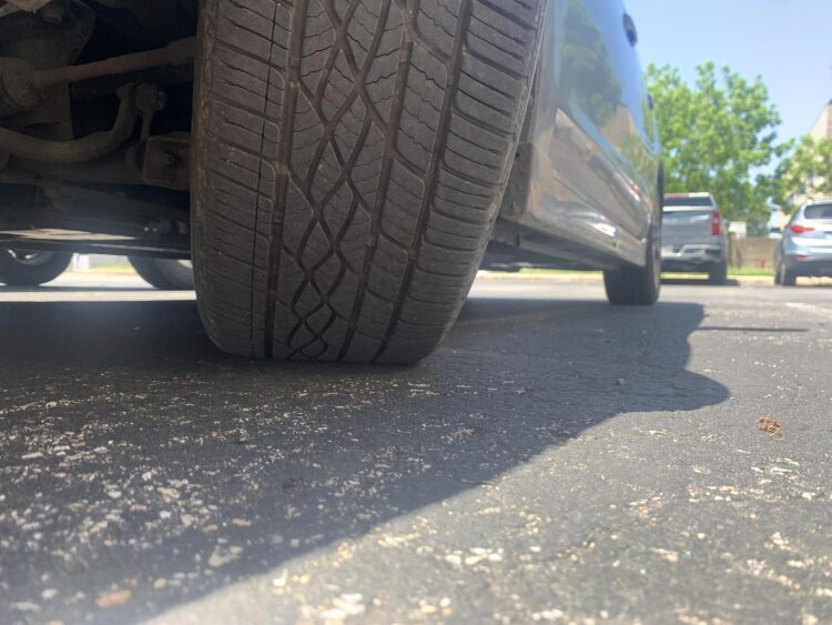 pasukti automobilio ratai
