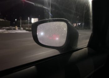uzsales automobilio veidrodelis
