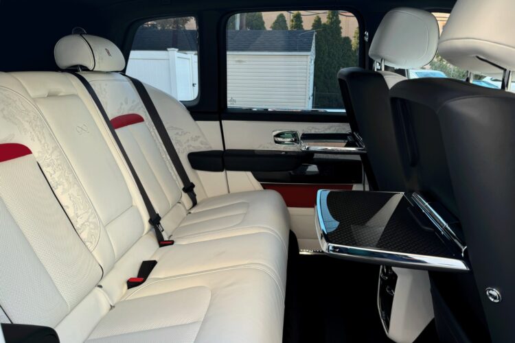 2025 Rolls Royce Cullinan galinės sėdynės