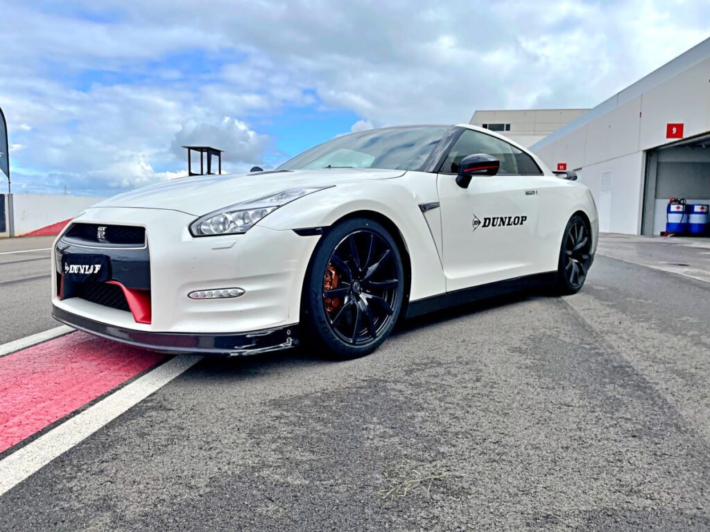 Dunlop Blue Response TG padangos Nissan GTR automobilis