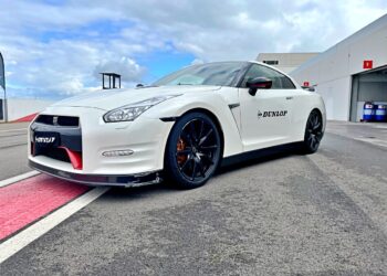 Dunlop Blue Response TG padangos Nissan GTR automobilis