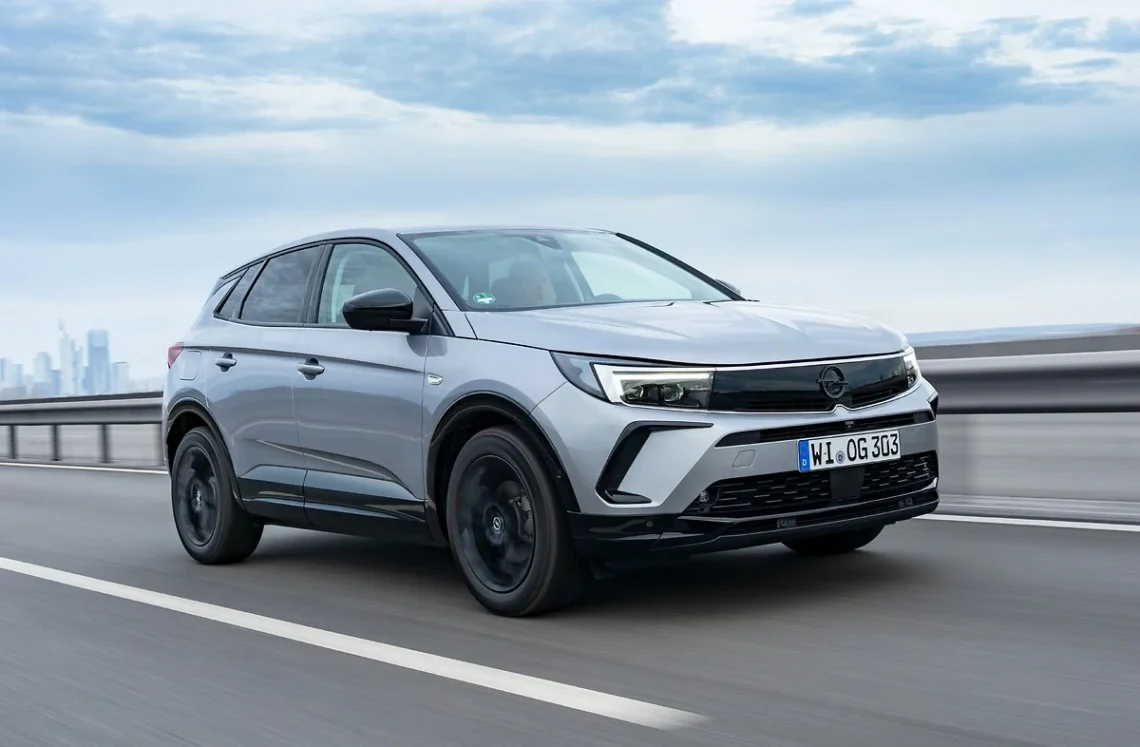 Naudoto vokiško krosoverio pirkėjams – penkių modelių verta vengti tik su konkrečiais varikliais 1 Opel Grandland krosoveris