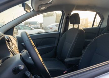 Renault Logan salonas