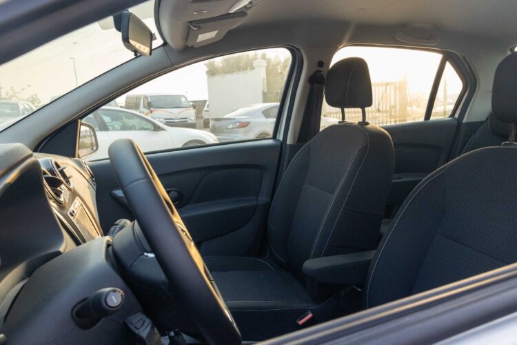 Renault Logan salonas