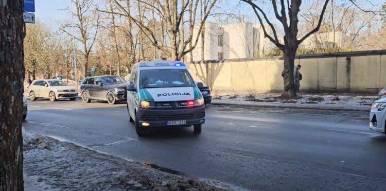 Vilniuje automobilis partrenkė pėsčiąjį K Kalinausko gatvėje