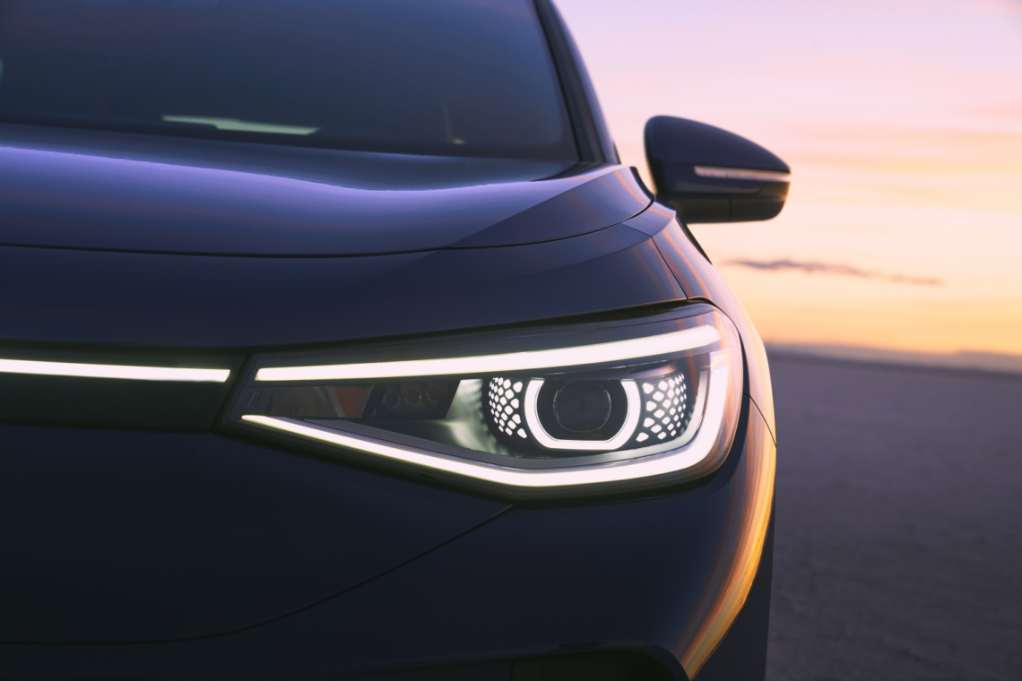 Spalį paskelbtas „Volkswagen ID.4“ atšaukimas – baterijos nebegalima krauti iki galo 1 Volkswagen ID.4 priekinis zibintas