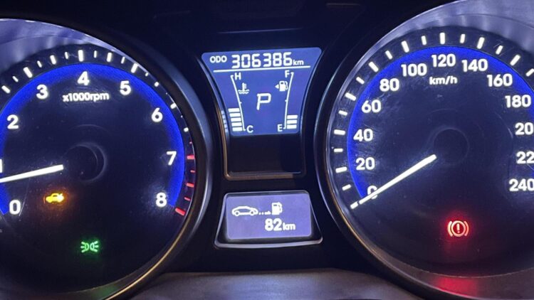 automobilio prietaisu skydelis kiek degalu bake