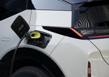 elektromobilio ikrovimas svedijoje zeekr x
