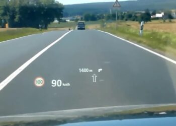 google maps projekcija ant priekinio stiklo hud