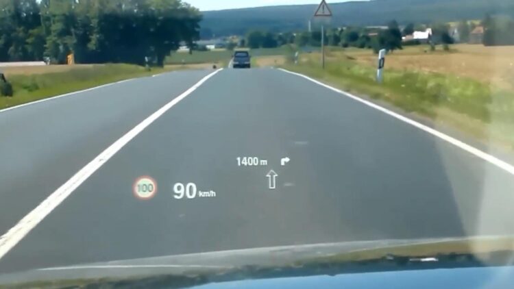 google maps projekcija ant priekinio stiklo hud