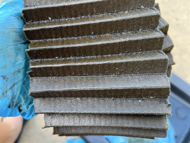 metalines drozles variklio alyvos filtre