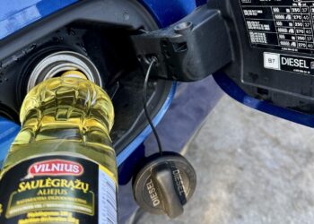 saulegrazu aliejus pilamas i dyzelinio automobilio baka