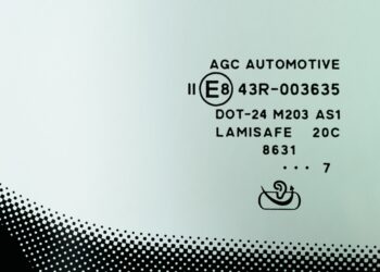 zenklai ant priekinio automobilio stiklo pagaminimo data