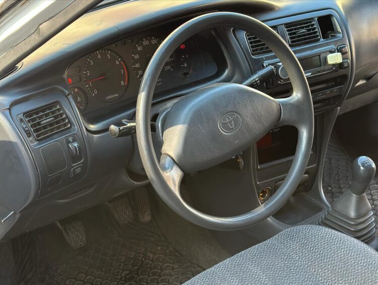 1993 Toyota Corolla interjeras salonas